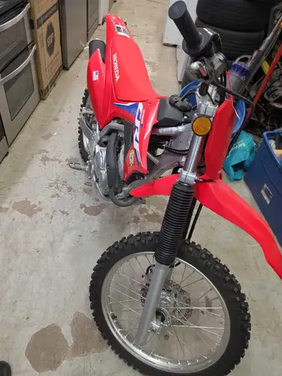2024 250Fhonda dirtbike in excellent condition no issues clean and ready to ride this bike was used...