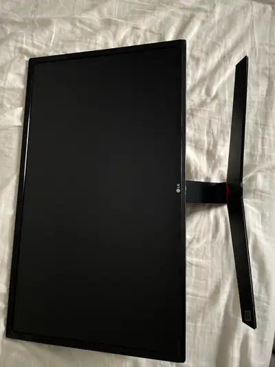 Ecran LG 24 pouces 1080p / LG monitor 24" 1080p, View more