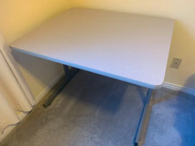 Desk in Desks in Ottawa - Image 3