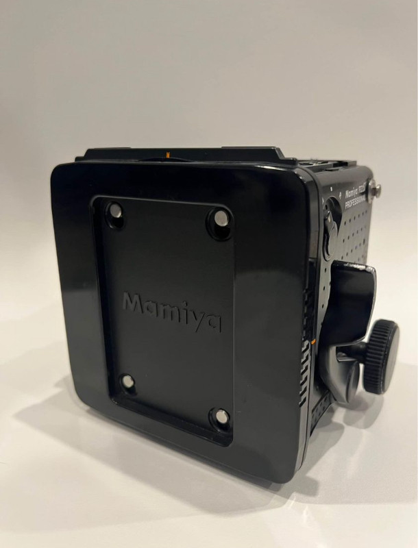 Mamiya RZ67 medium format film camera body dans Appareils photo et caméras  à Ville de Montréal - Image 3