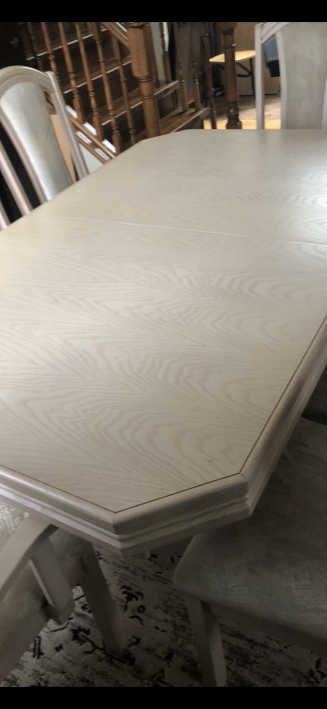 Solid wood dining table & chairs Dining Tables & Sets Kitchener