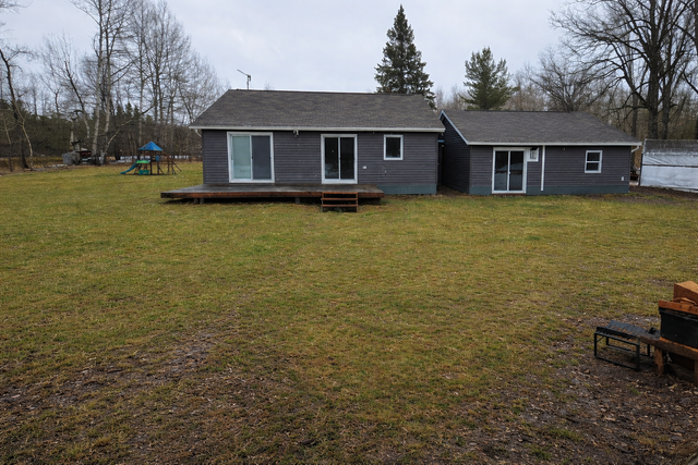 STR- Adorable Creekside Cottage w/access to Lake Nipissing in Ontario in Canada - Image 4