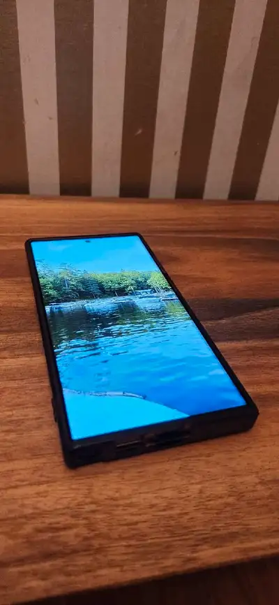 Samsung s23 Ultra 512 GB 0 issues no scratches on the screen whatsoever I've had Ghost Armor install...