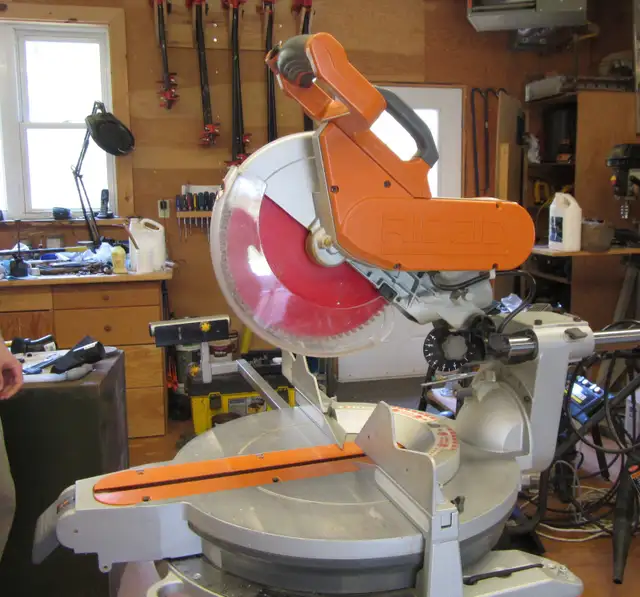 RIGID – 12 inch Sliding Compound Miter Saw/Utility Vehicle in Power Tools in Muskoka - Image 8