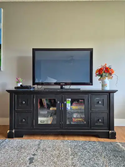 Samsung 42-inch plasma TV in good working condition with remote control. Perfect for a spare room, c...