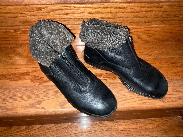 Made in Canada Winter Boots Women’s Size 10 in Women's - Shoes in Edmonton - Image 2