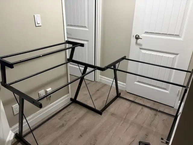Computer/gaming desk405735019412858880