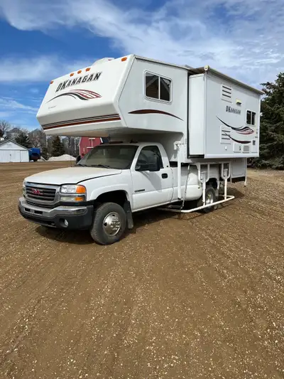 TRUCK CAMPER OKANAGAN 2006 116ULT2 2 SLIDES AIR SKY LIGHHT FIRE PLACE LARGE BATHROOM SOLAR GENERATOR...