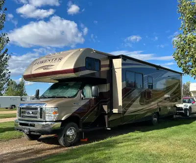 2018 Forest River Forester 3051S – Class C Motorhome – Sleeps 8 – Solar + Starlink + Renovated Inter...