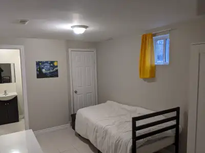 York University suite room with private washroom - August 1st