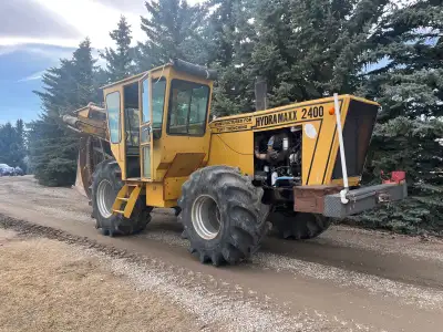 Hydro Max 2400 4x4 wheel trencher. Everything works as it should. Great unit. Makes 20 inch wide tre...