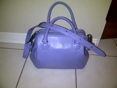 SACÀ MAIN NEUF MATT+NAT DE SIMONS CUIR LILAS 9"HAUx14"LAR $80.00, View more