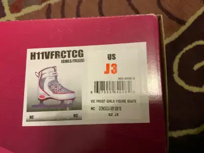 Girls skates size J3, View more