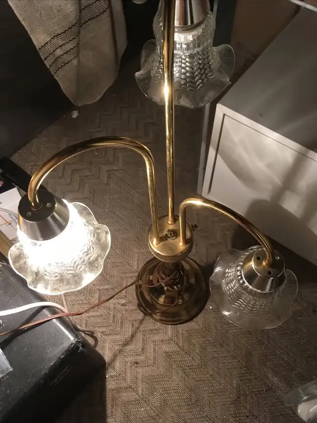 Mid Century clear Murano Tulip Flower 3-head Table Lamp -$150 Ca in Indoor Lighting & Fans in City of Montréal - Image 6