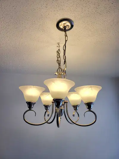 Lustre six abat-jours / six-shade chandelier, View more