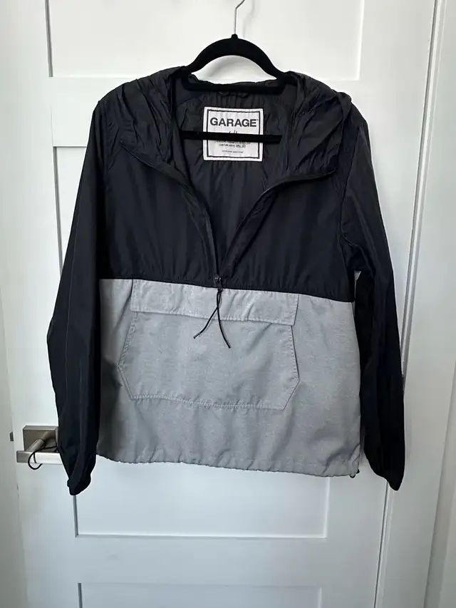 Women’s windbreaker rain coat with hoodie sweater in Women's - Tops & Outerwear in Laval / North Shore - Image 3