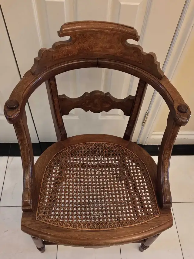 ANTIQUE LATE VICTORIAN 1890'S CARVED  WALNUT CANE SEAT CHAIR in Chairs & Recliners in City of Toronto - Image 7