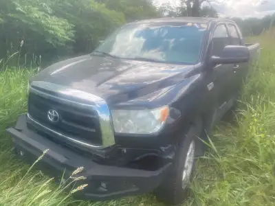 Toyota Tundra 2012. Ne passe pas le safety Check. Câble de frein d’urgence à remplacer et besoin de...
