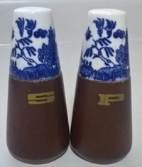 Vintage Ceramic and Wood Salt & Pepper Set in Blue Willow