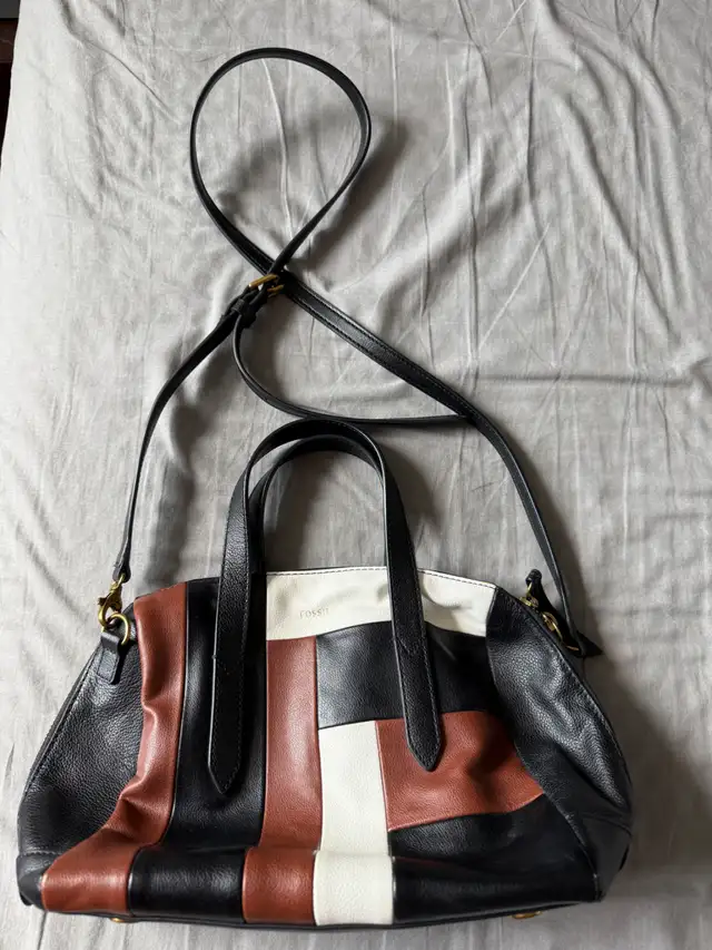 Woman's Hand Bag ( Fossil ) - Almost Brand New / Used only once in Women's - Bags & Wallets in City of Toronto - Image 2