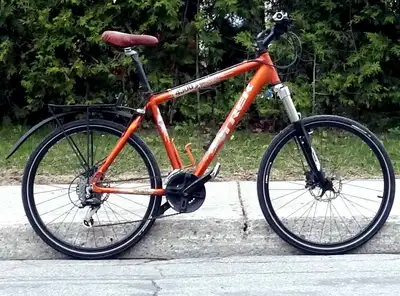 Trek 4300 - aluminium frame bike in good condition. Good for riders that are 5'6"(170cm) to 6'2''(18...