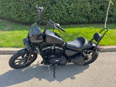 Acheté l’été dernier chez MD récréatif Moto Harley Davidson Iron 883 2021 Stage 1 Toutes les lumière...