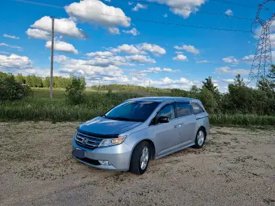 Honda Odyssey touring 2011 fresh safety 232525km (it is slightly going up since it is our daily driv...