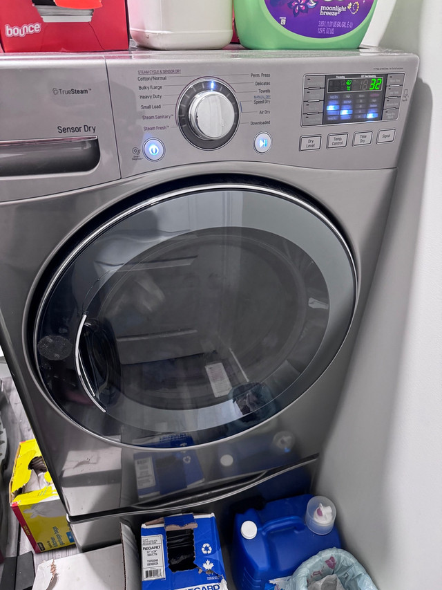Washer and dryer with pedestal  in Washers & Dryers in Fort McMurray - Image 2