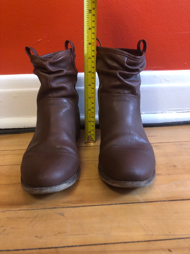 Brown ankle boots size 9 US woman / bottes brunes grandeur 9 US  in Women's - Shoes in Gatineau