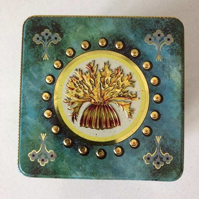 Vintage Tin Baret Ware Art Grace No 65/TB20 Egyptian Artifacts Arts