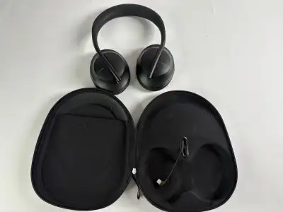 Selling Bose Noise Cancelling Headphones 700, Bluetooth, Over-Ear Wireless. They work great, and you...