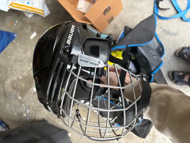 hockey gear youth BEST OFFER TODAY GETS THEM in Hockey in Markham / York Region - Image 3