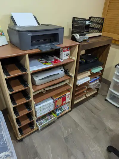 Meuble de Bureau 15.00$ chacun, View more