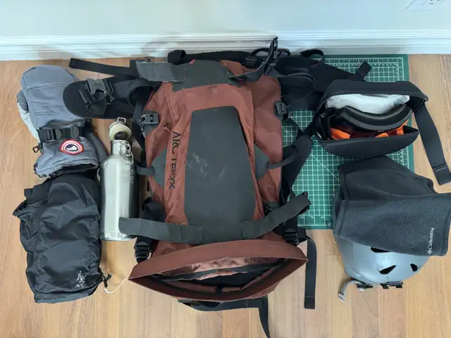 Arc’teryx M30 Ski backpack in Bags & Luggage in City of Toronto - Image 4