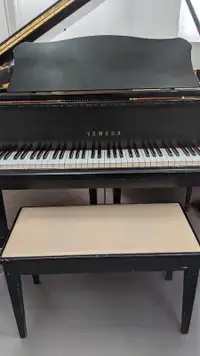 Yamaha Baby Grand Piano model G2 (5' 7")
