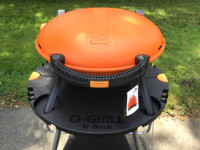 Napoleon Travel Q 2225 Portable BBQ ,Stand and Carry Case