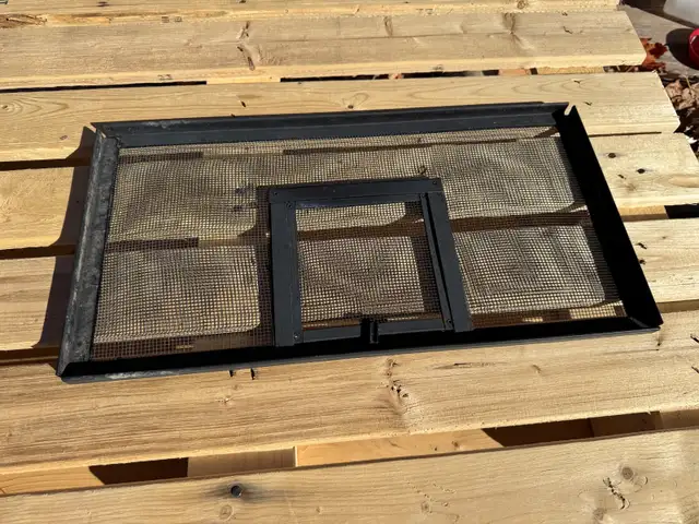 Reptile Tank Screen Lid in Reptiles & Amphibians for Rehoming in Kawartha Lakes - Image 3