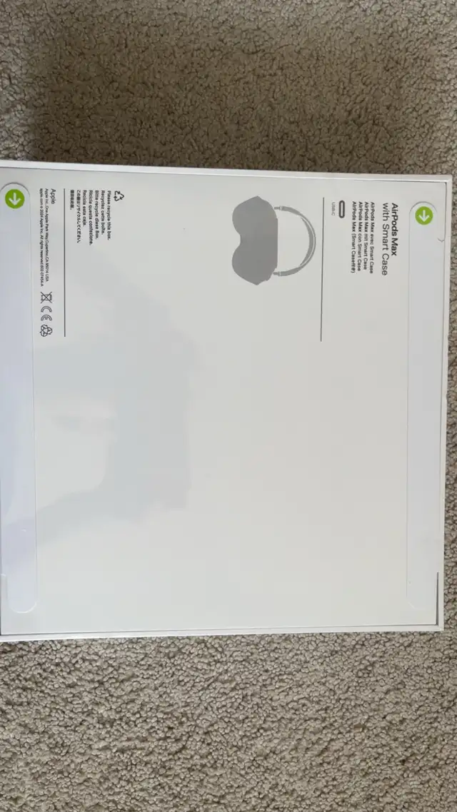 Apple Over Ear headphones in Headphones in Mississauga / Peel Region - Image 4