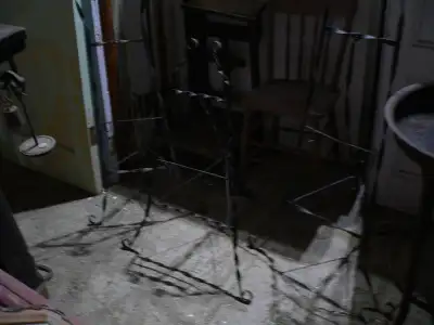 lot de 3 chevalet antique # 9933 en fer forgé de 35" H , 41" H et 45" H a vendre ensemble 120$ /3 al...