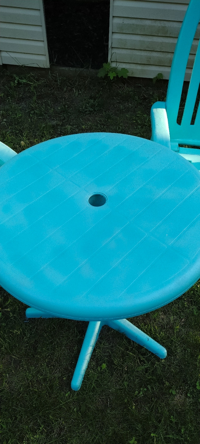Set de patio turquoise, chaise de patio, table de patio dans Autre  à Laval/Rive Nord - Image 2