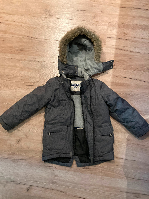 Oshkosh Winter Parka with hood in Clothing - 5T in Mississauga / Peel Region