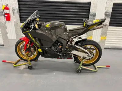 For Sale Race/Track 2015 Honda CBR600rr Bike loaded with HRC Parts HRC Radiator HRC Complete Exhaust...