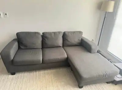This pre-loved grey Structube sectional sofa features a comfortable chaise lounge and is in good con...