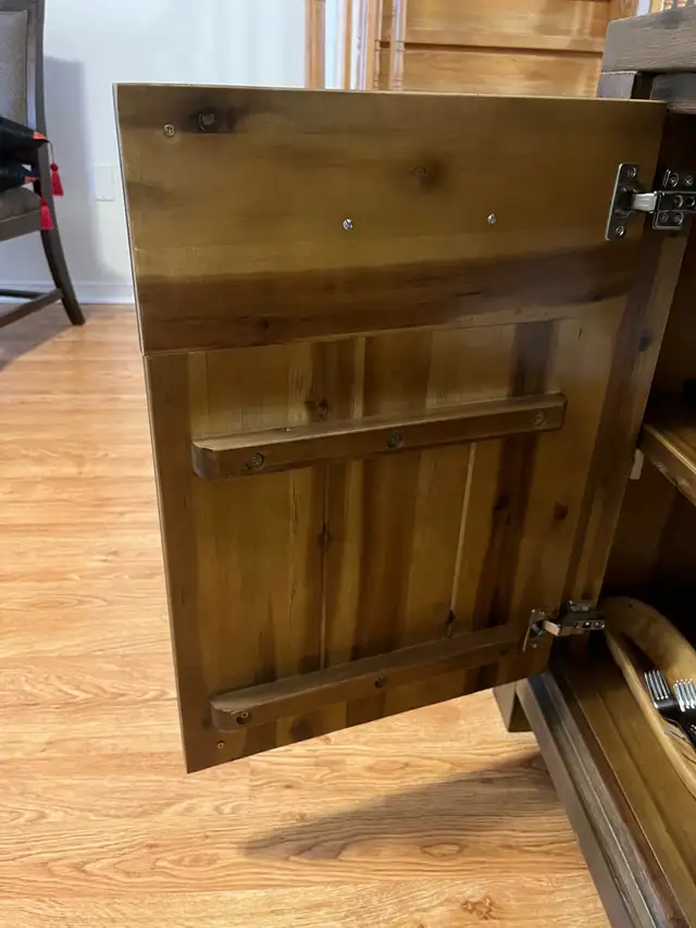 Sideboard Buffet Cabinet with mirror in Hutches & Display Cabinets in Oshawa / Durham Region - Image 8