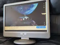 o Monitor screen 22 HP w22. Not new but was used only 2 months