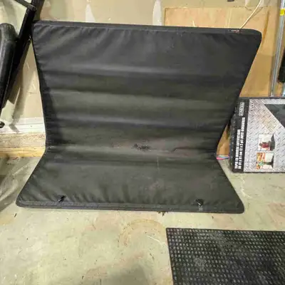 The Enthuze ENT120 soft tri-fold tonneau cover is specifically designed for the 2023-2026 Chevrolet...