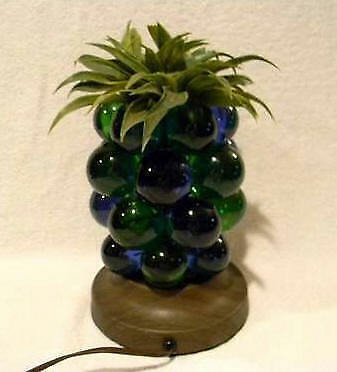 Mid Century Modern Lucite Grape Pineapple Table lamp in Arts & Collectibles in Hamilton - Image 2