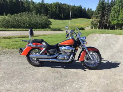 Moto Honda Shadow Aero 2010, 750 cc, comme neuf, bas millage (10,000 km) 819-875-1088