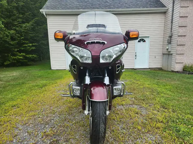 moto Honda Goldwing in Touring in Québec City - Image 4