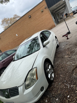 2004 Nissan Maxima -